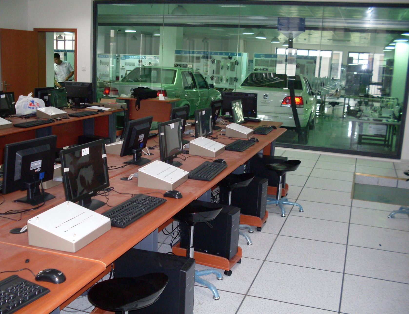 整车理实一体化教学与考核系统实训平台